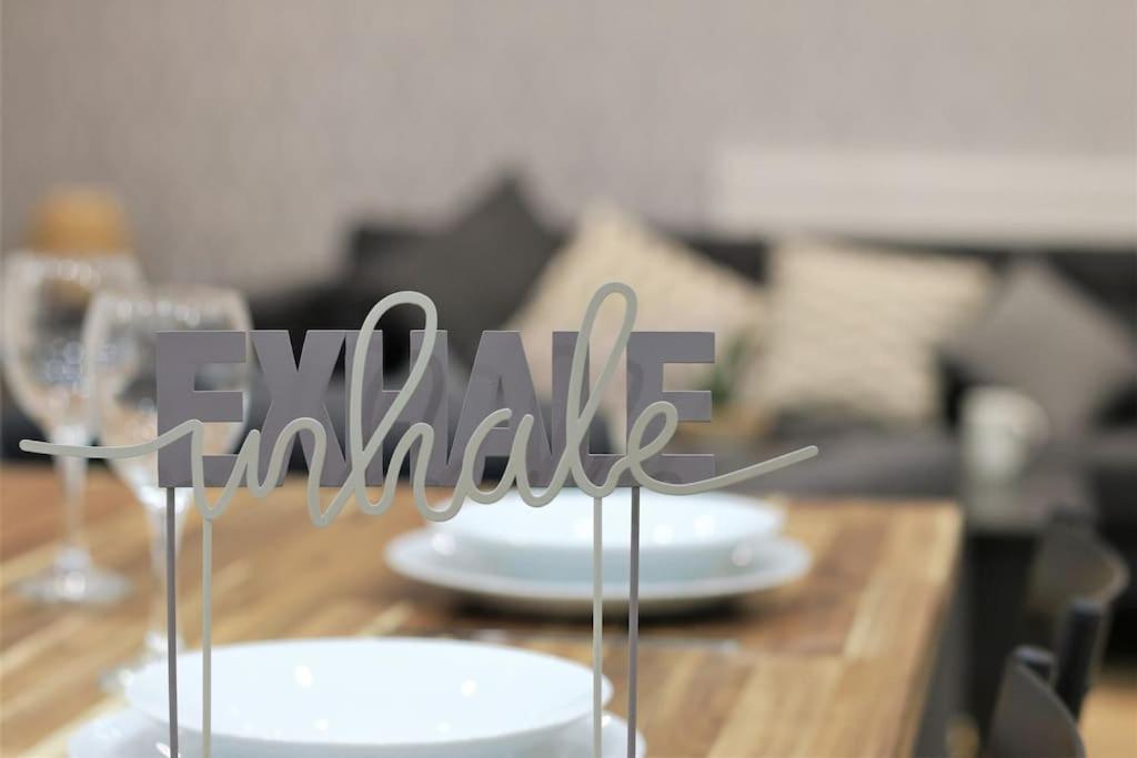Large Modern House By Property Promise Κάρντιφ Εξωτερικό φωτογραφία